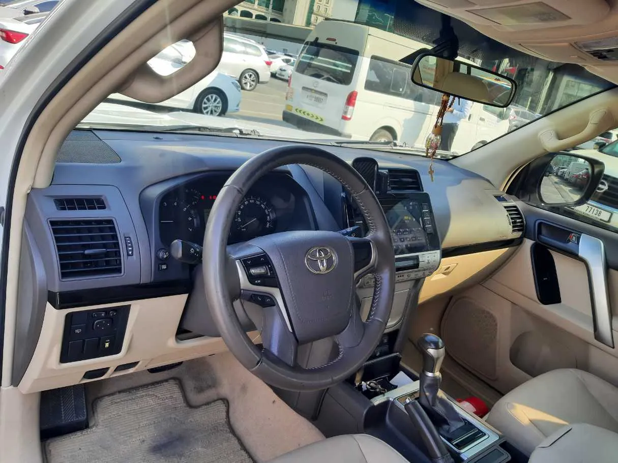 Car image 11