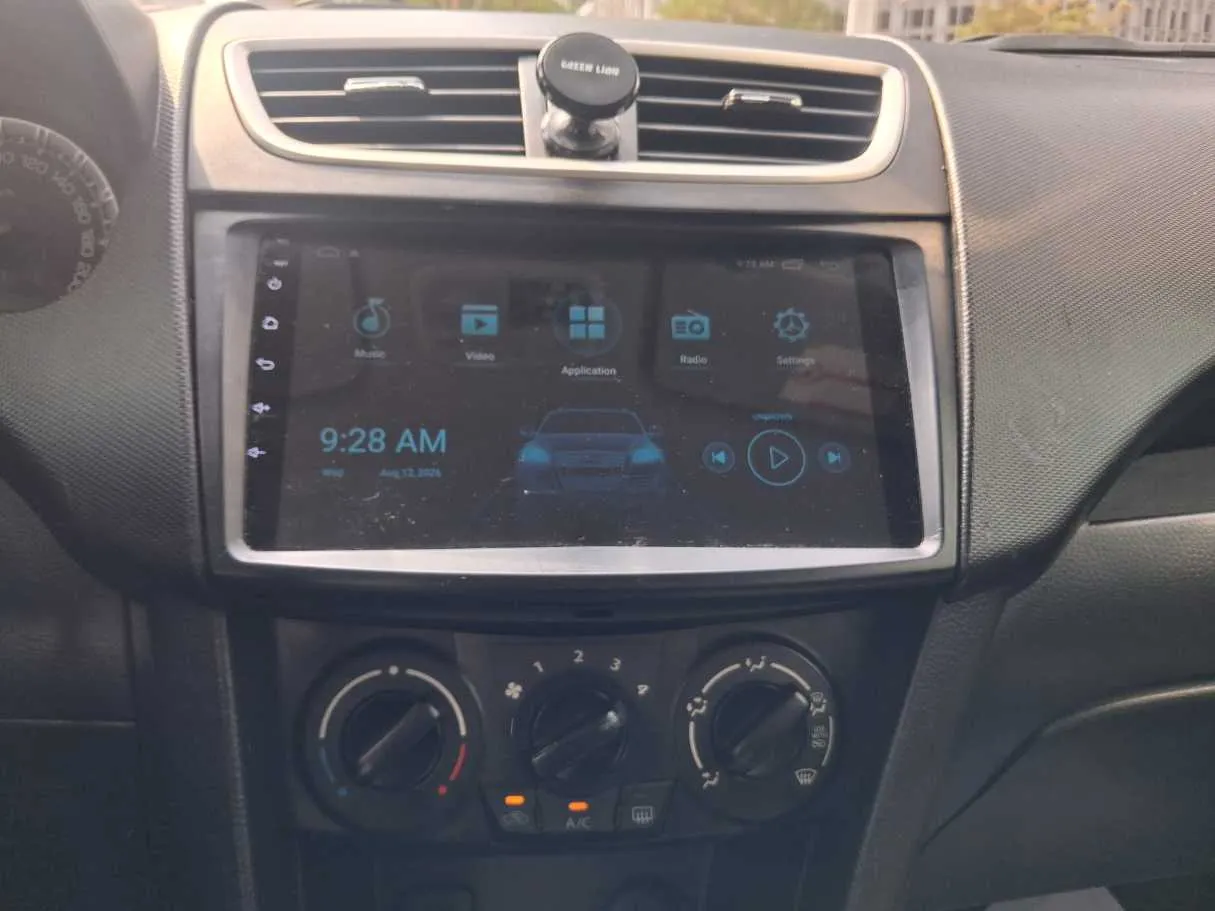 Car image 16