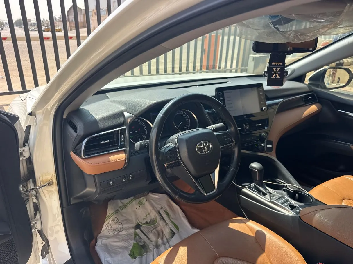Car image 11