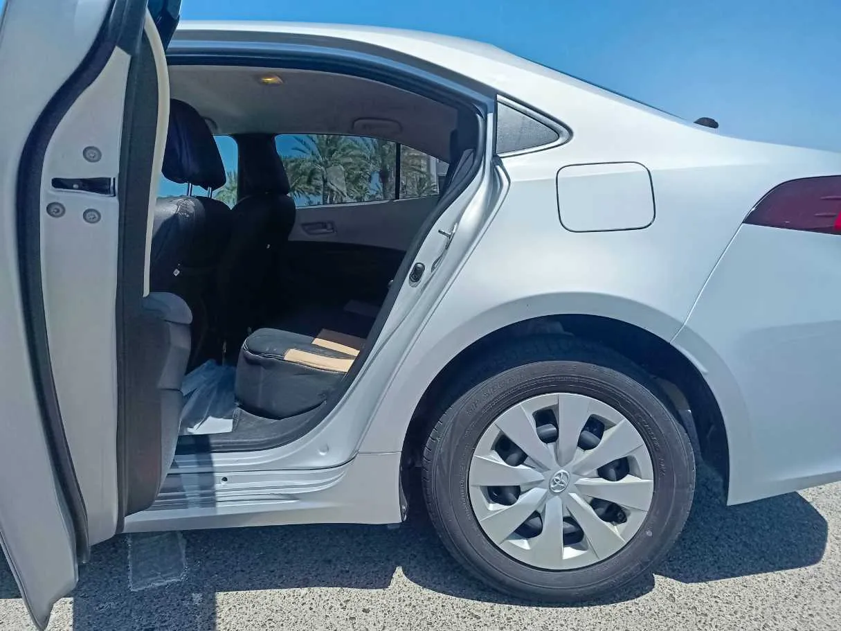 Car image 16