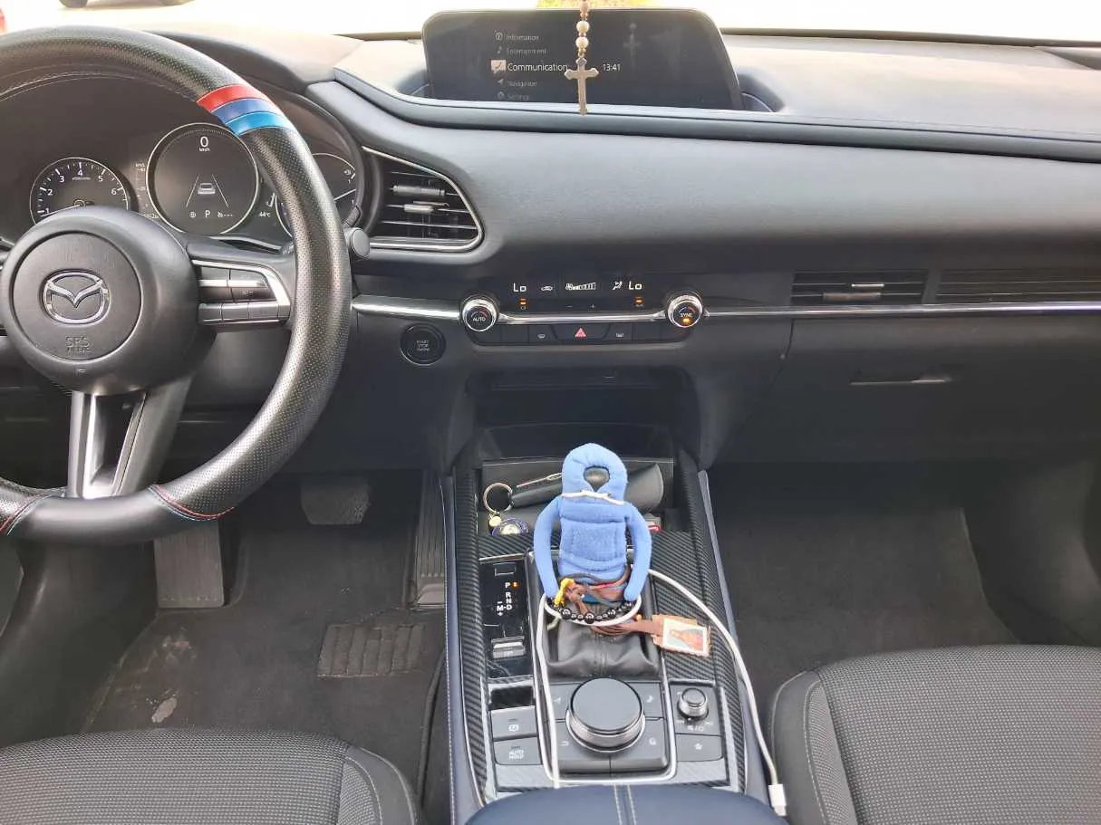 Car image 17