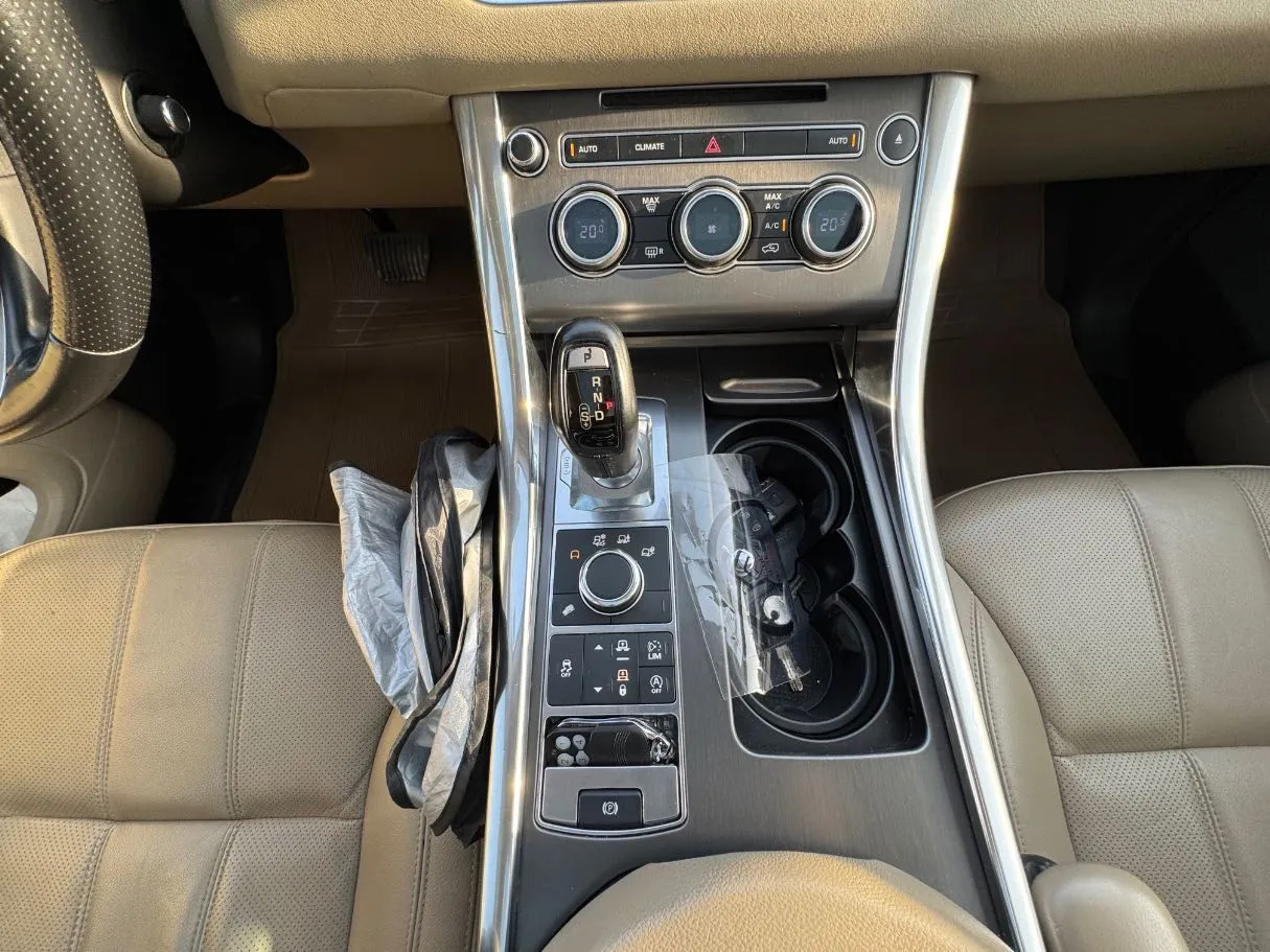 Car image 17