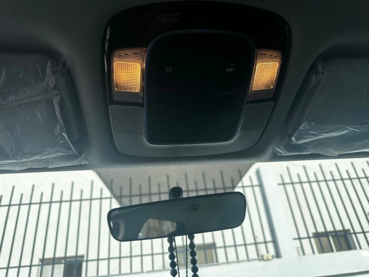 Car image 24