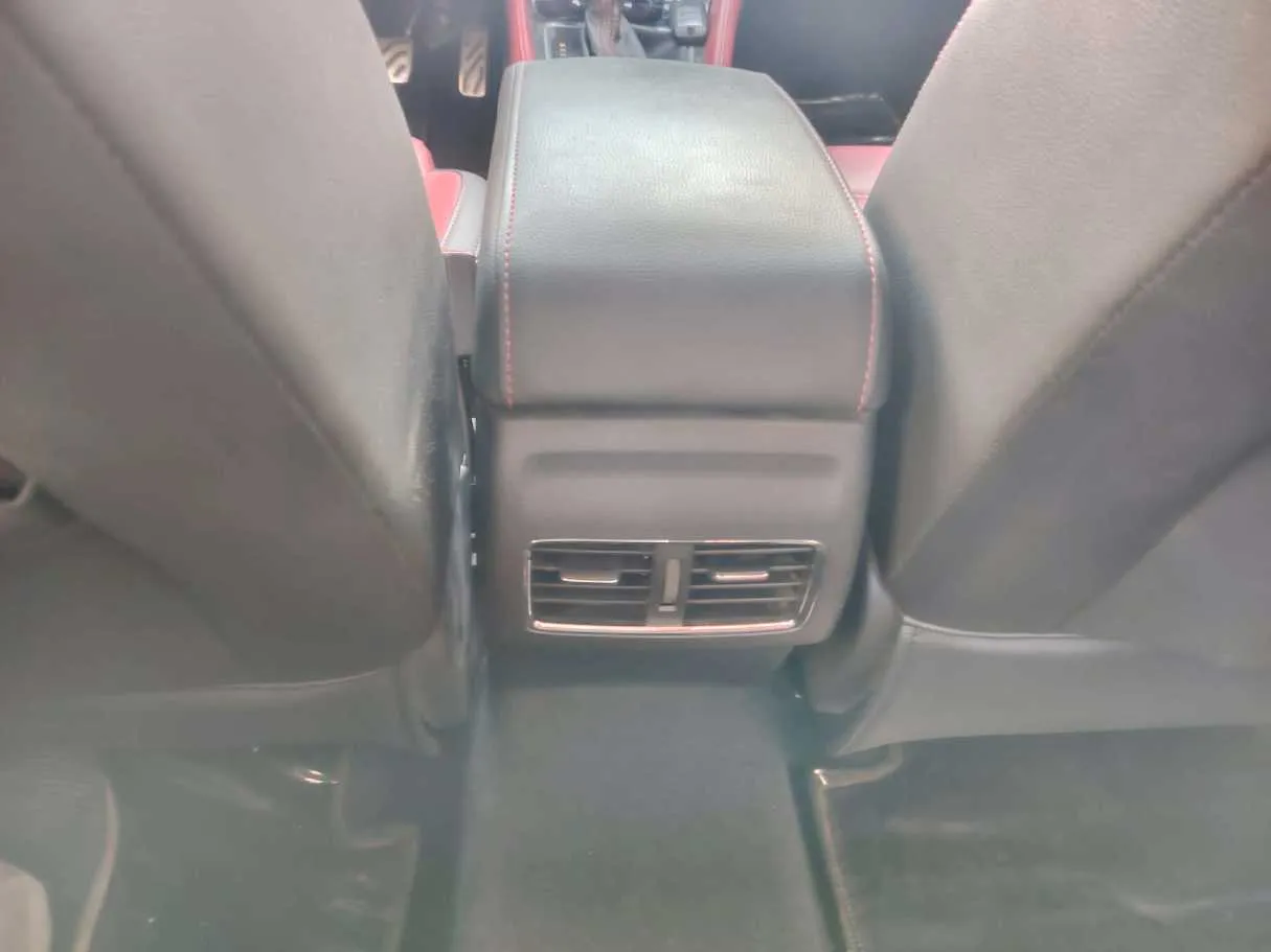 Car image 35