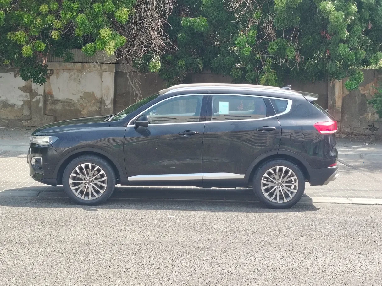 Car image 8
