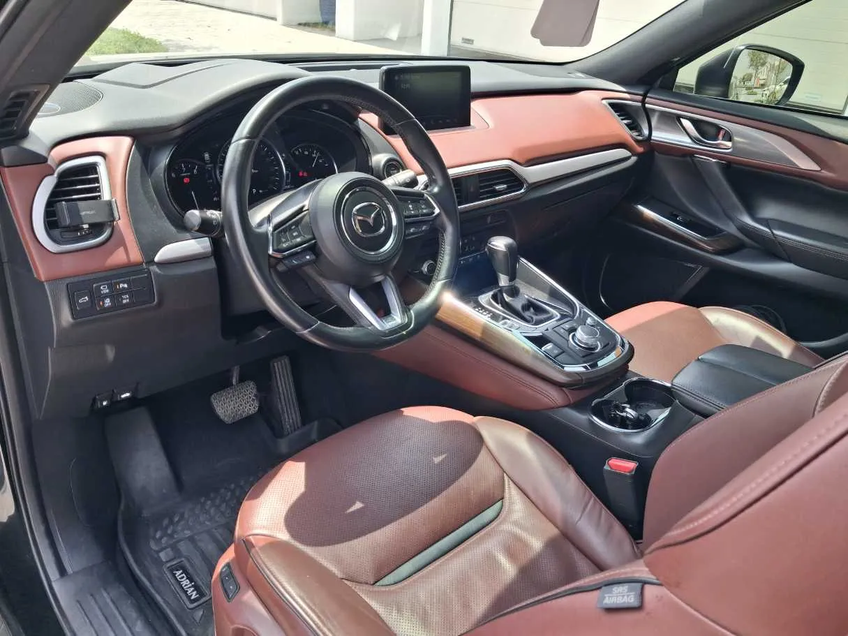 Car image 11