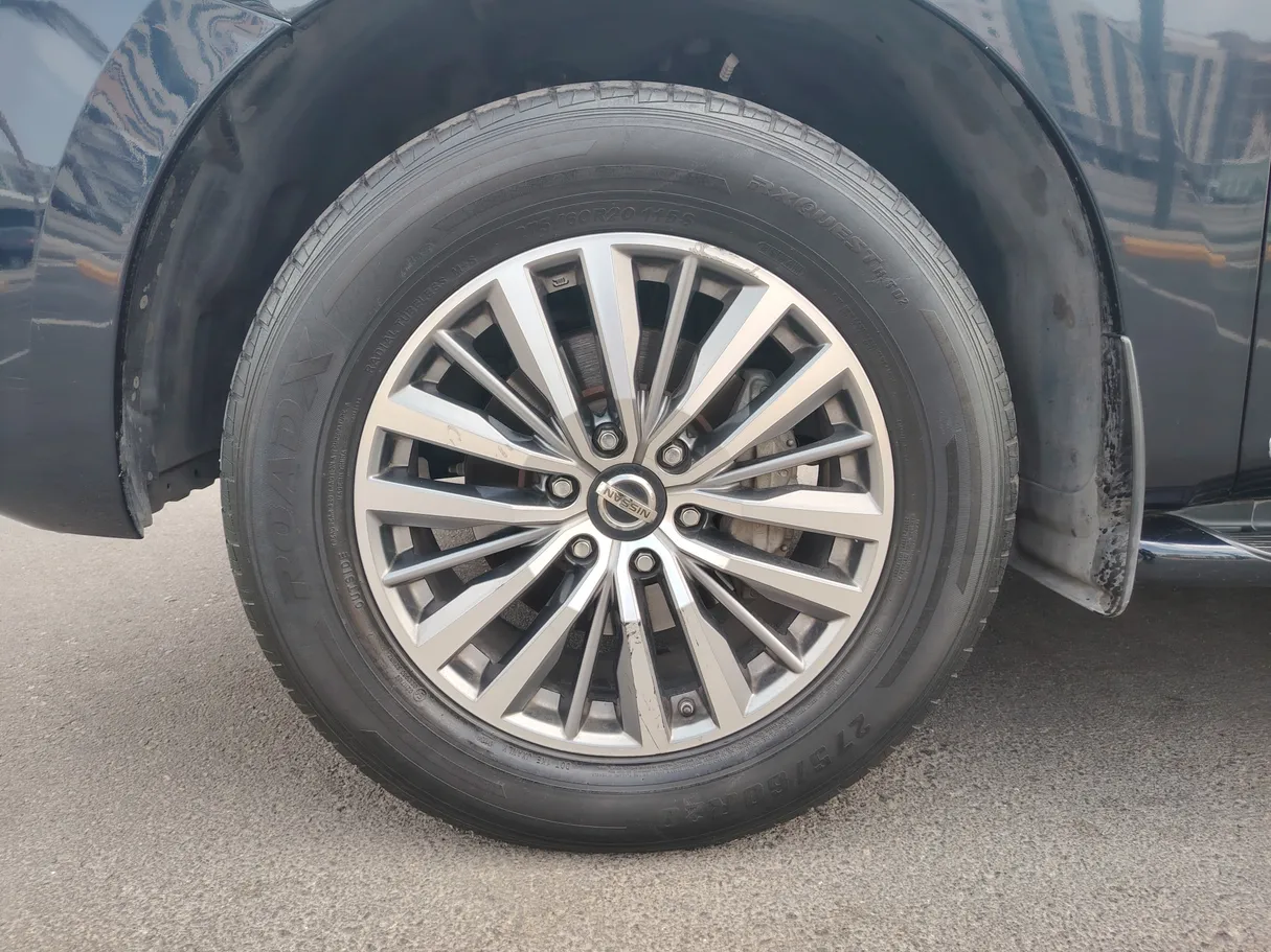 Car image 9