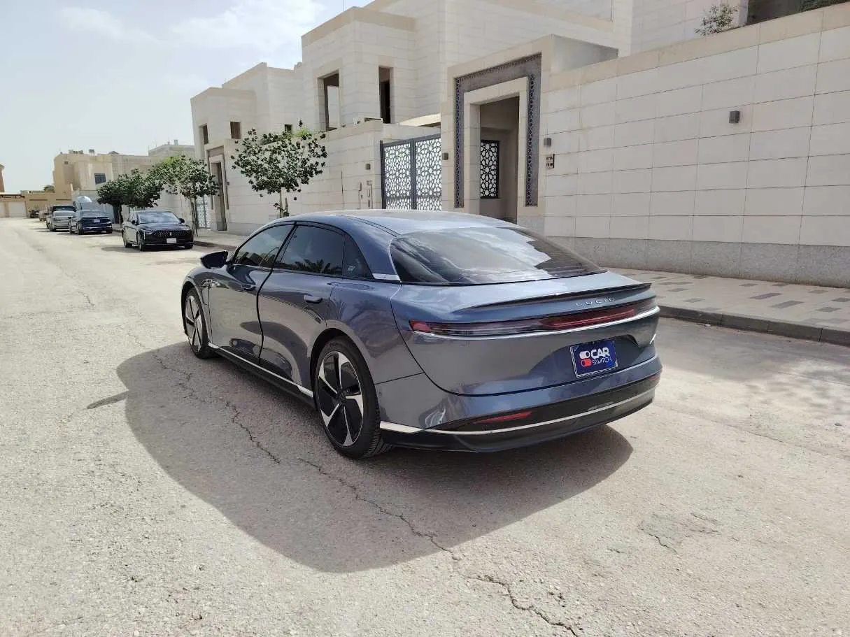 Car image 7