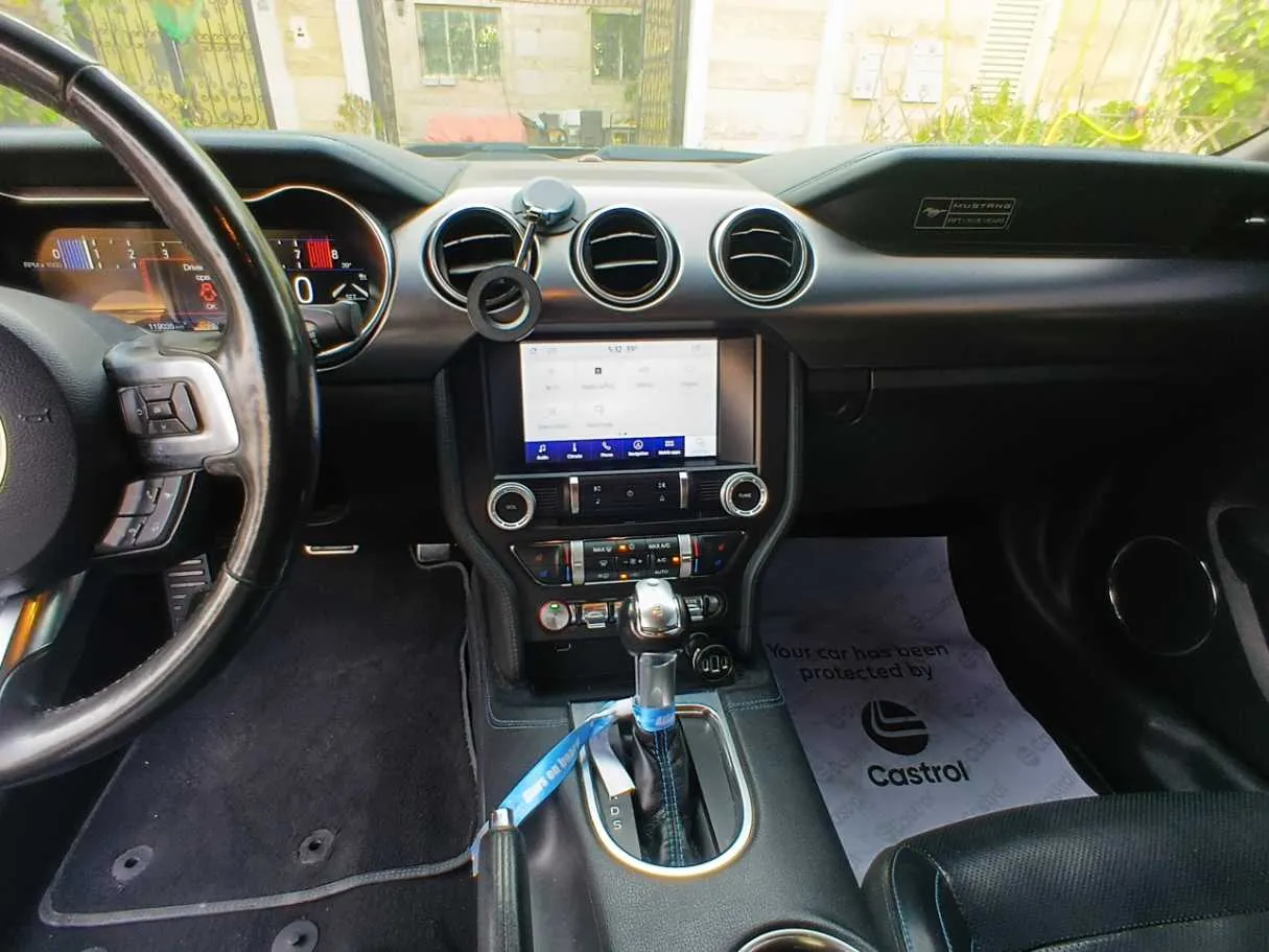 Car image 17