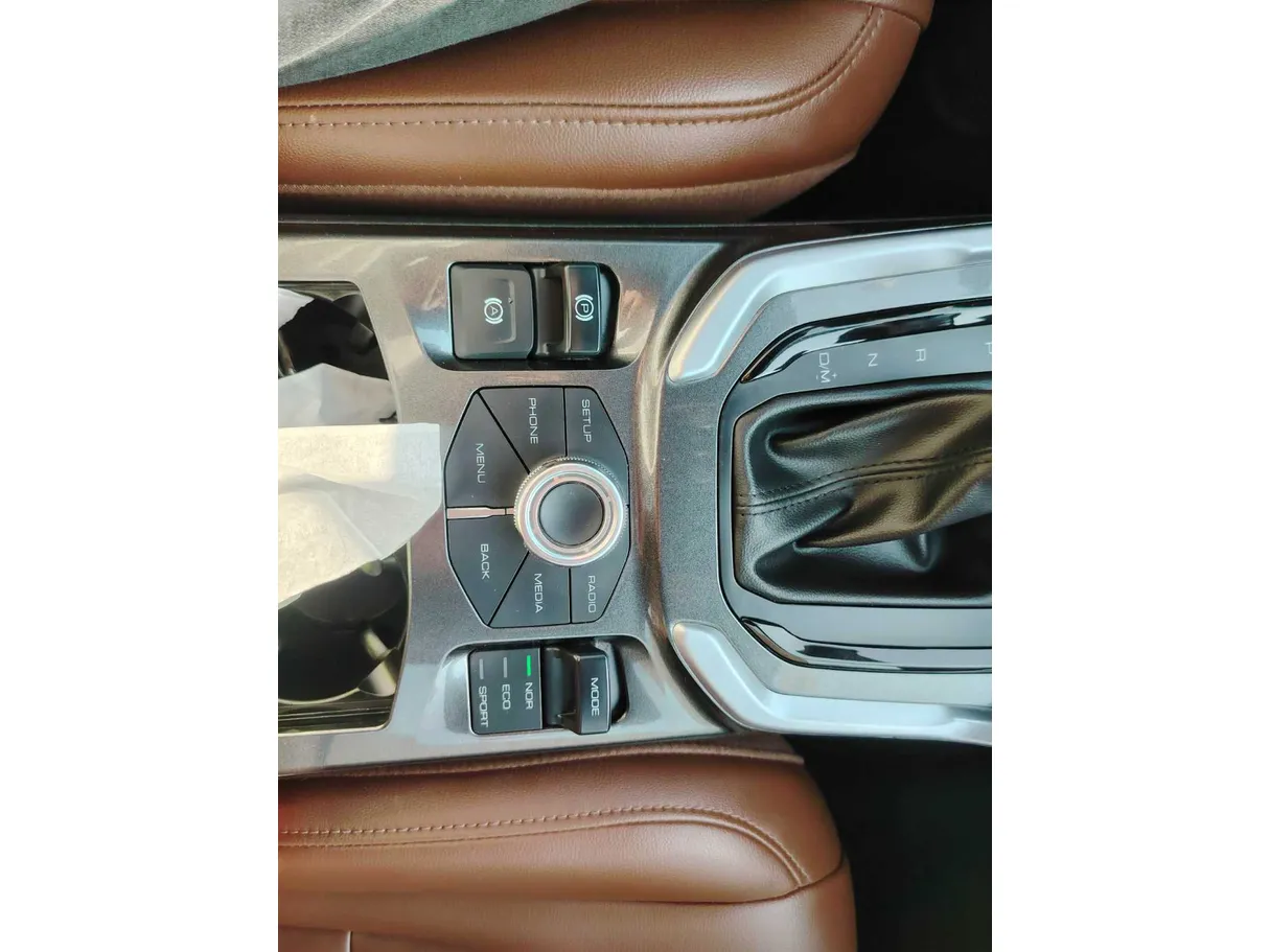 Car image 25
