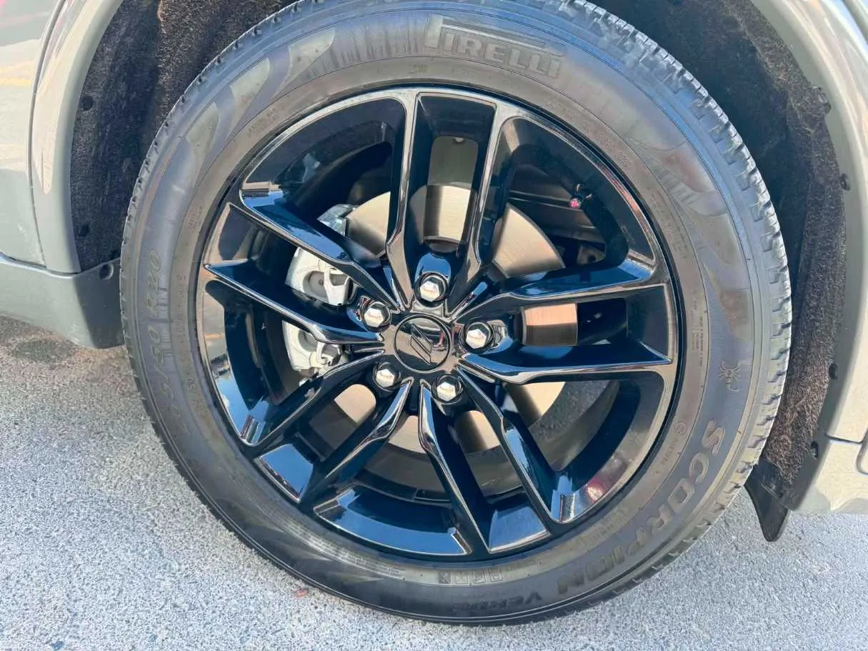 Car image 9