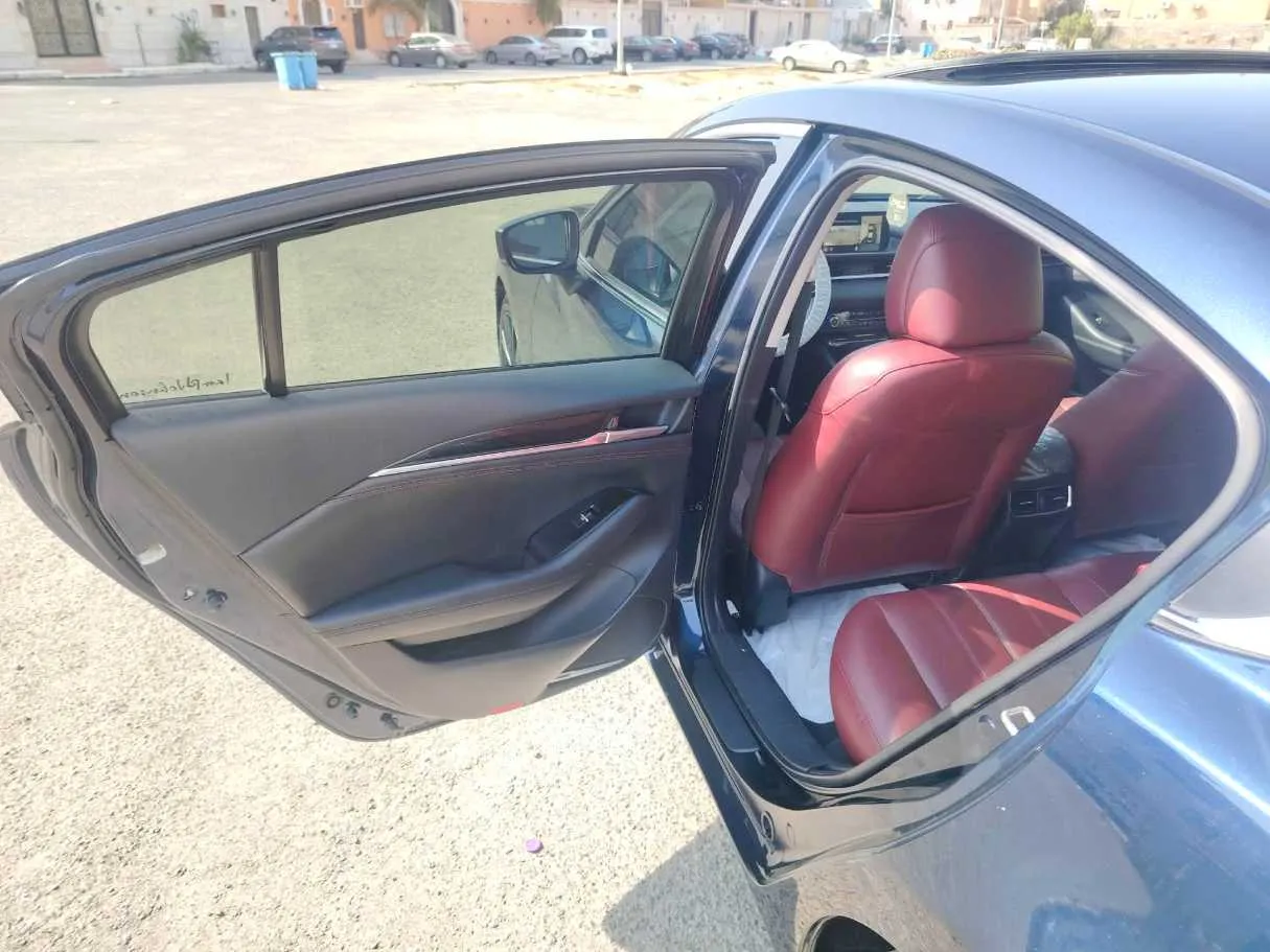 Car image 16
