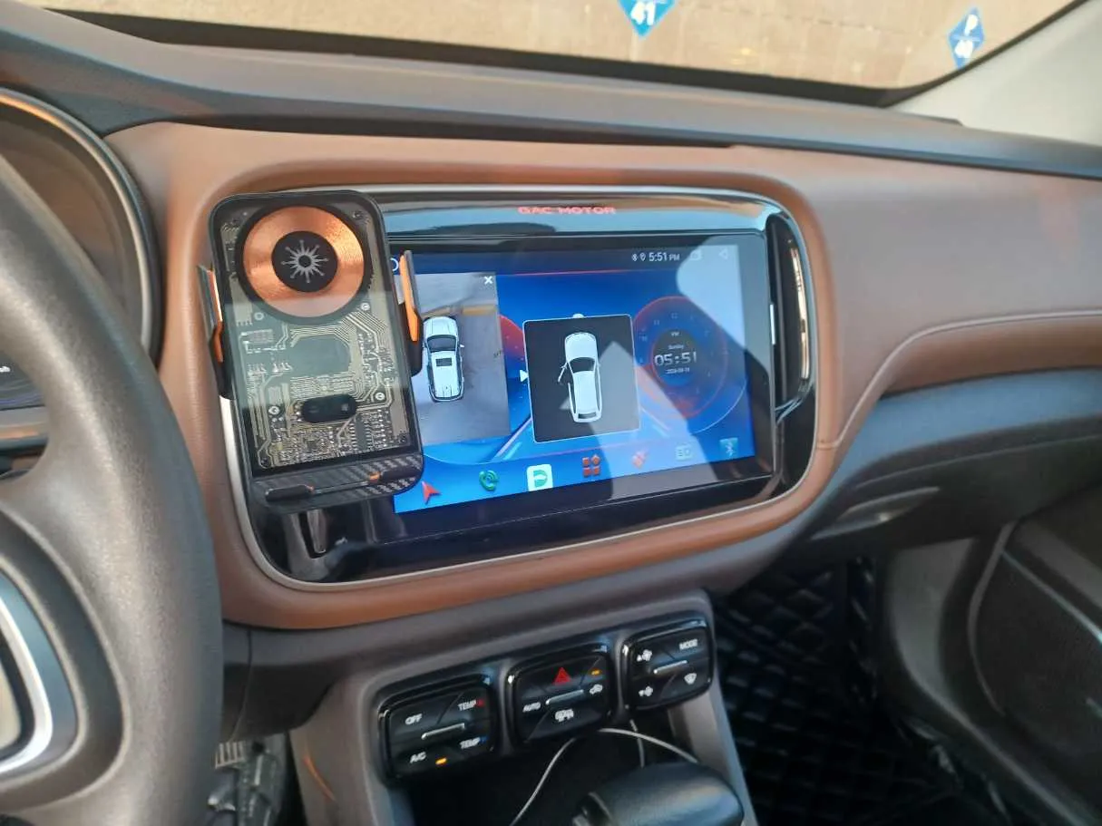 Car image 18