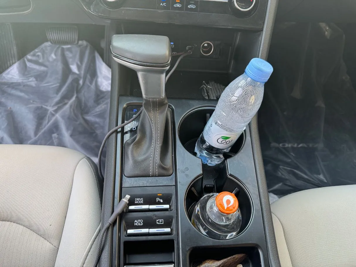 Car image 17