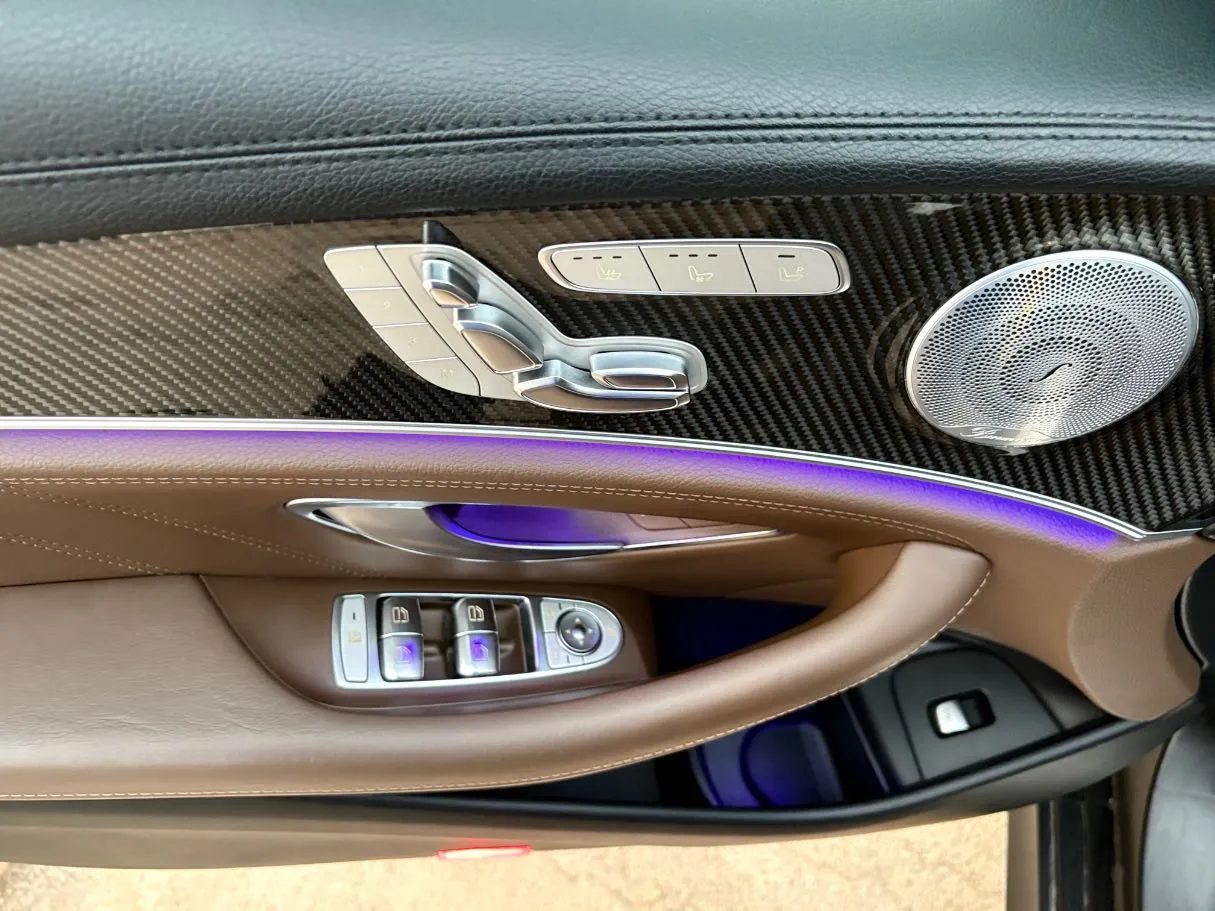 Car image 27