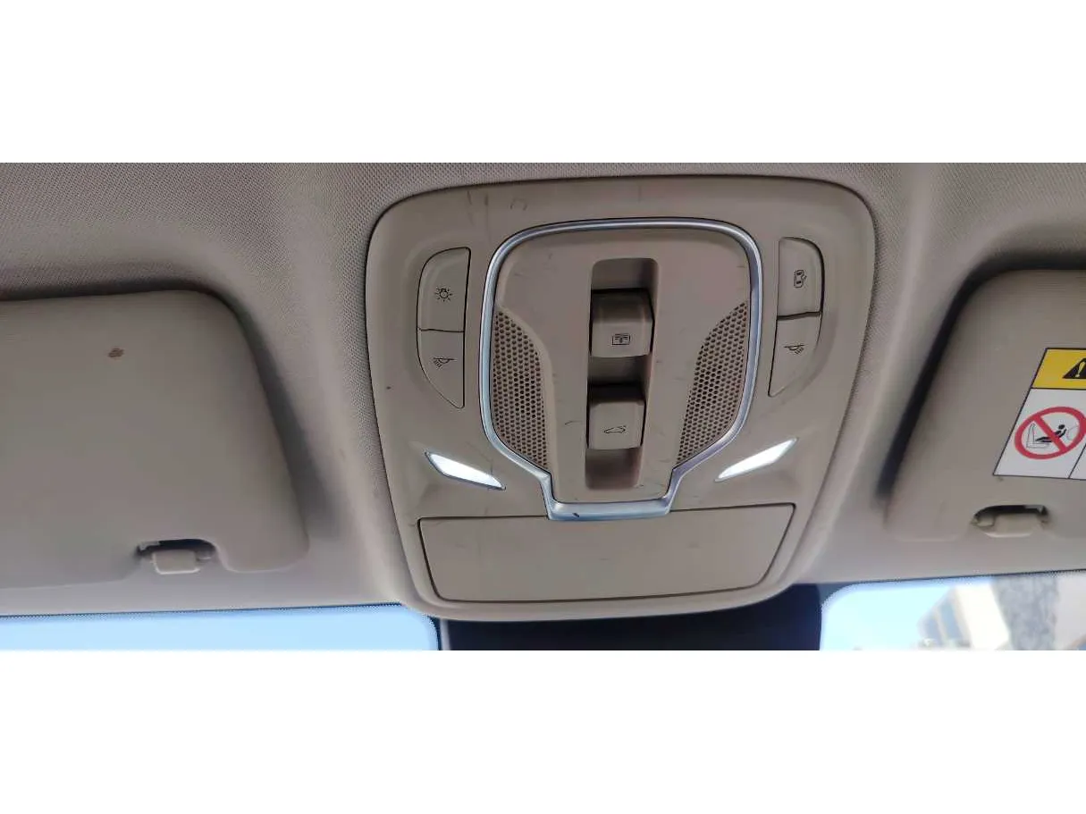 Car image 24