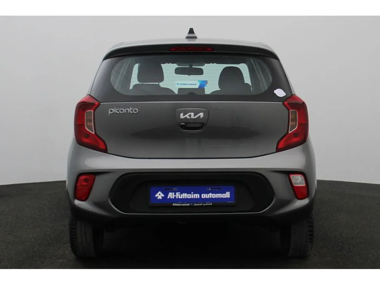 Car image 12