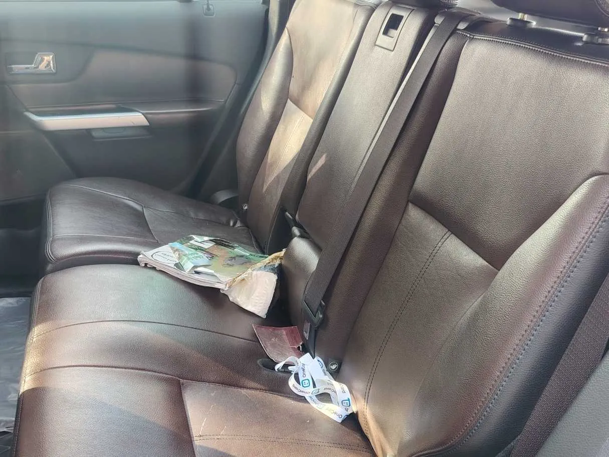 Car image 27