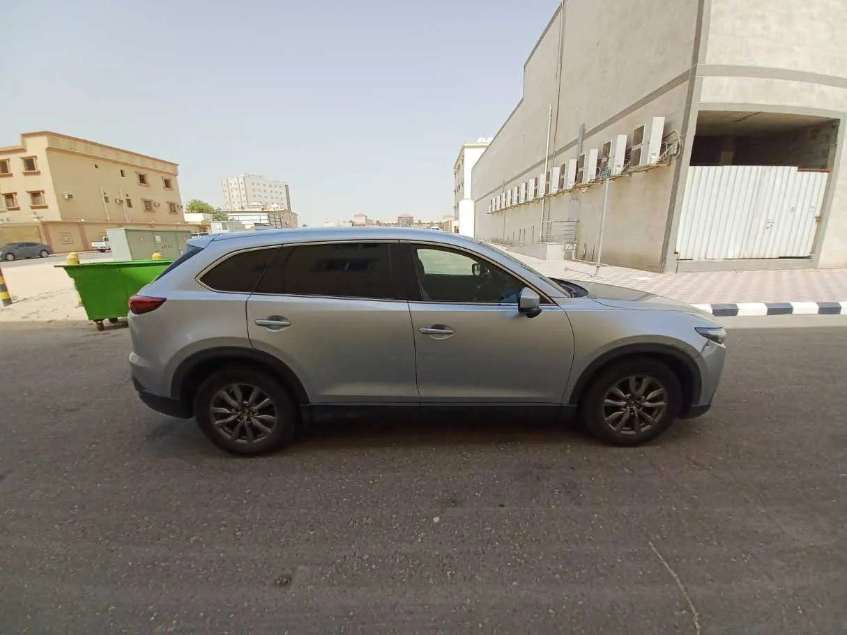 Car image 4