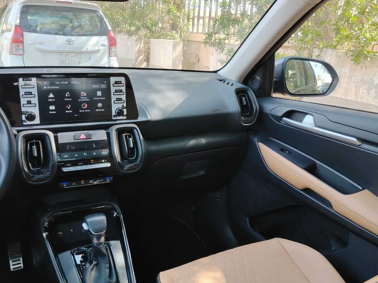 Car image 22