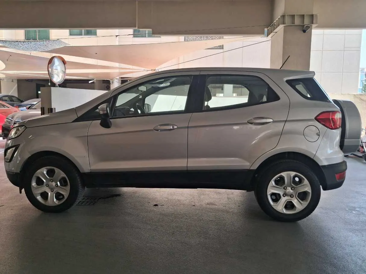 Car image 8