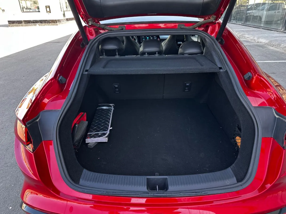 Car image 26