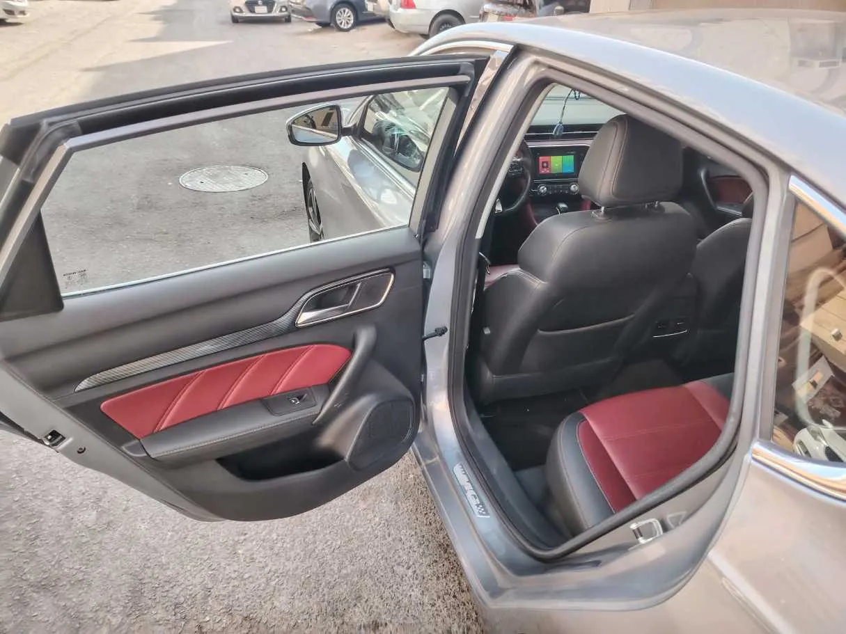 Car image 15