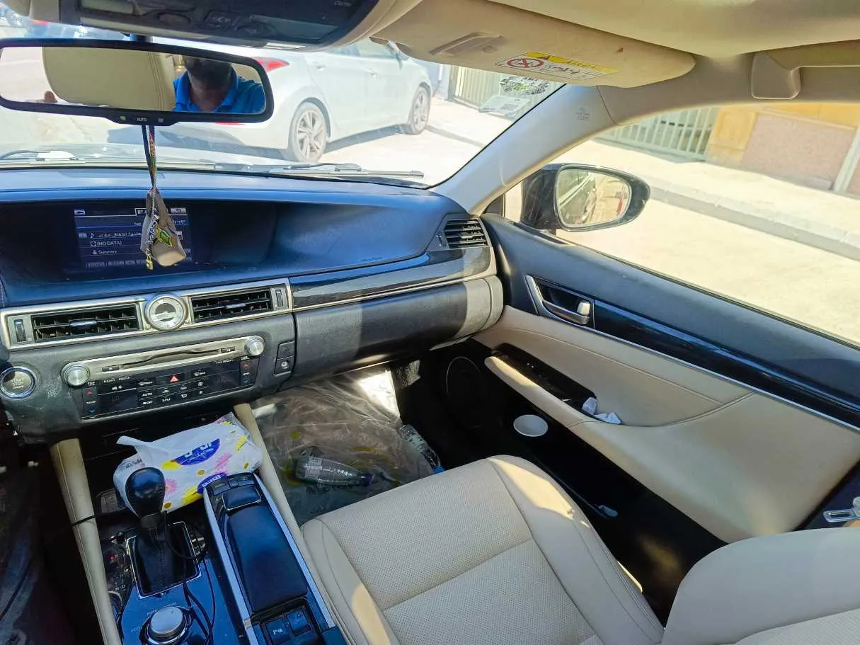 Car image 23