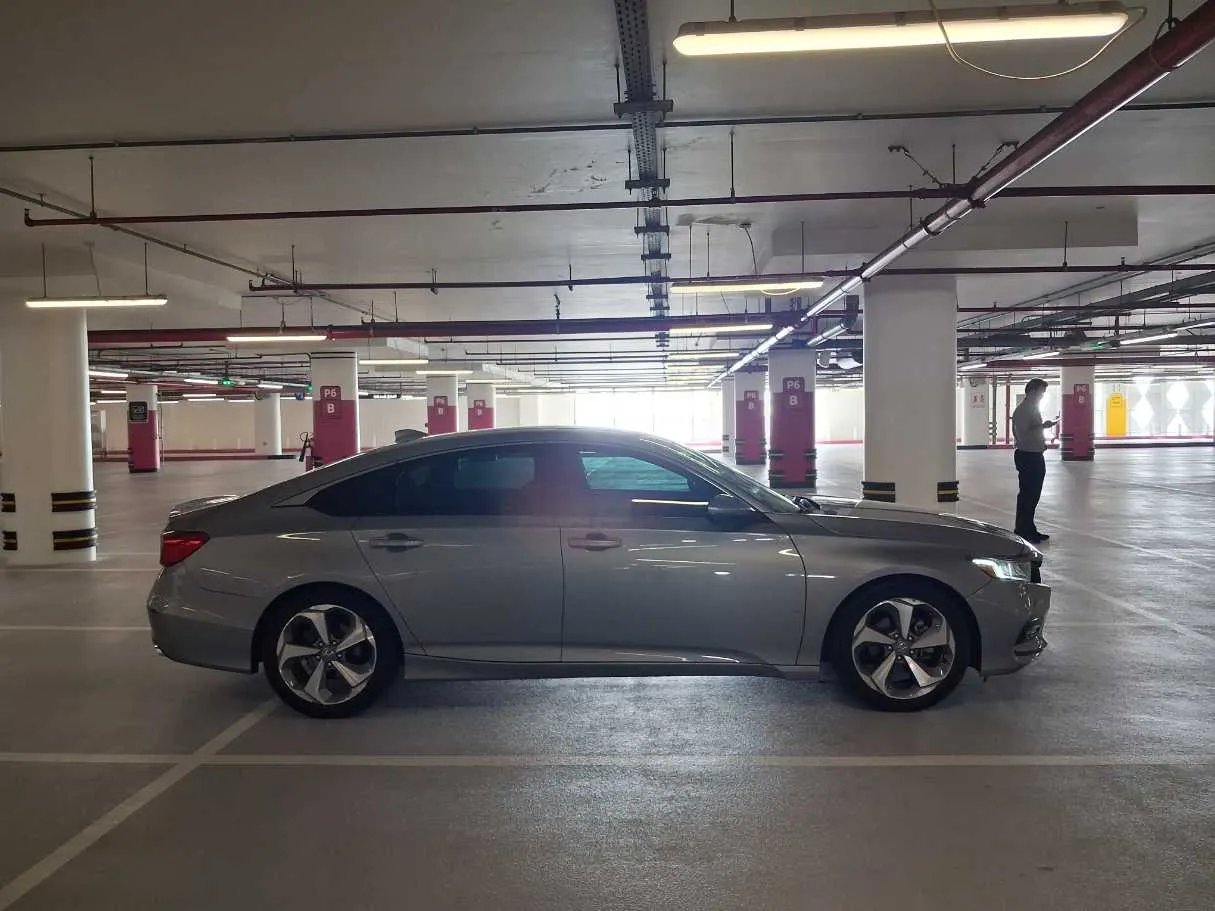 Car image 8