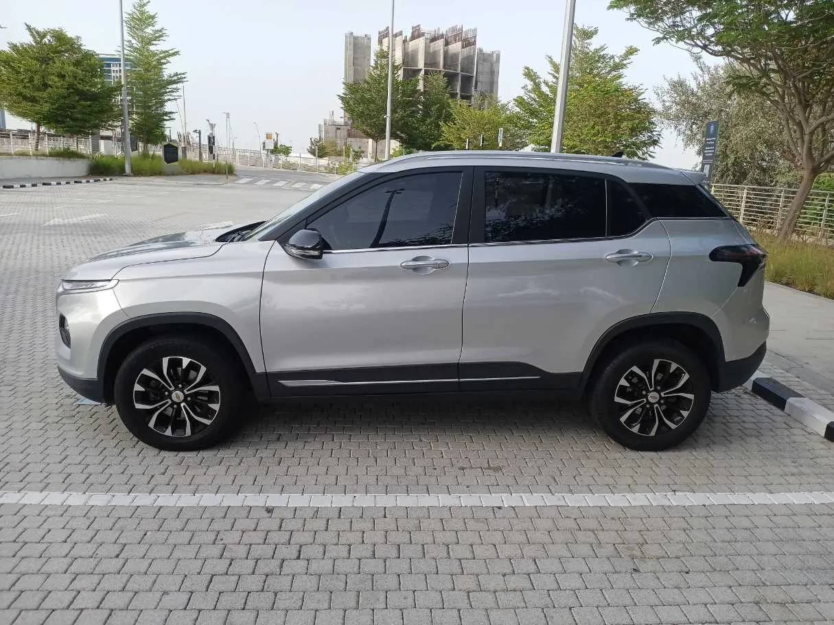 Car image 4