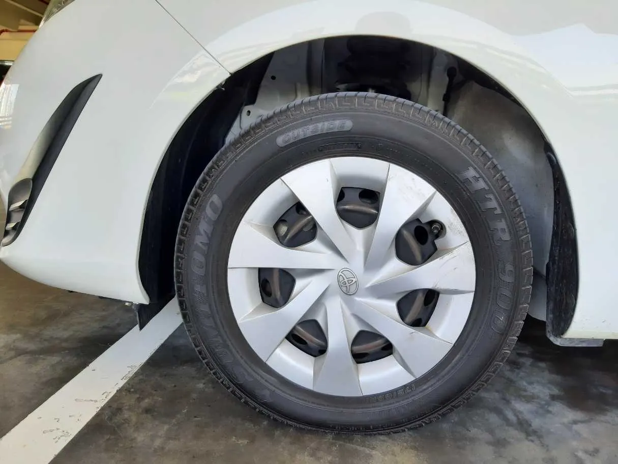 Car image 9