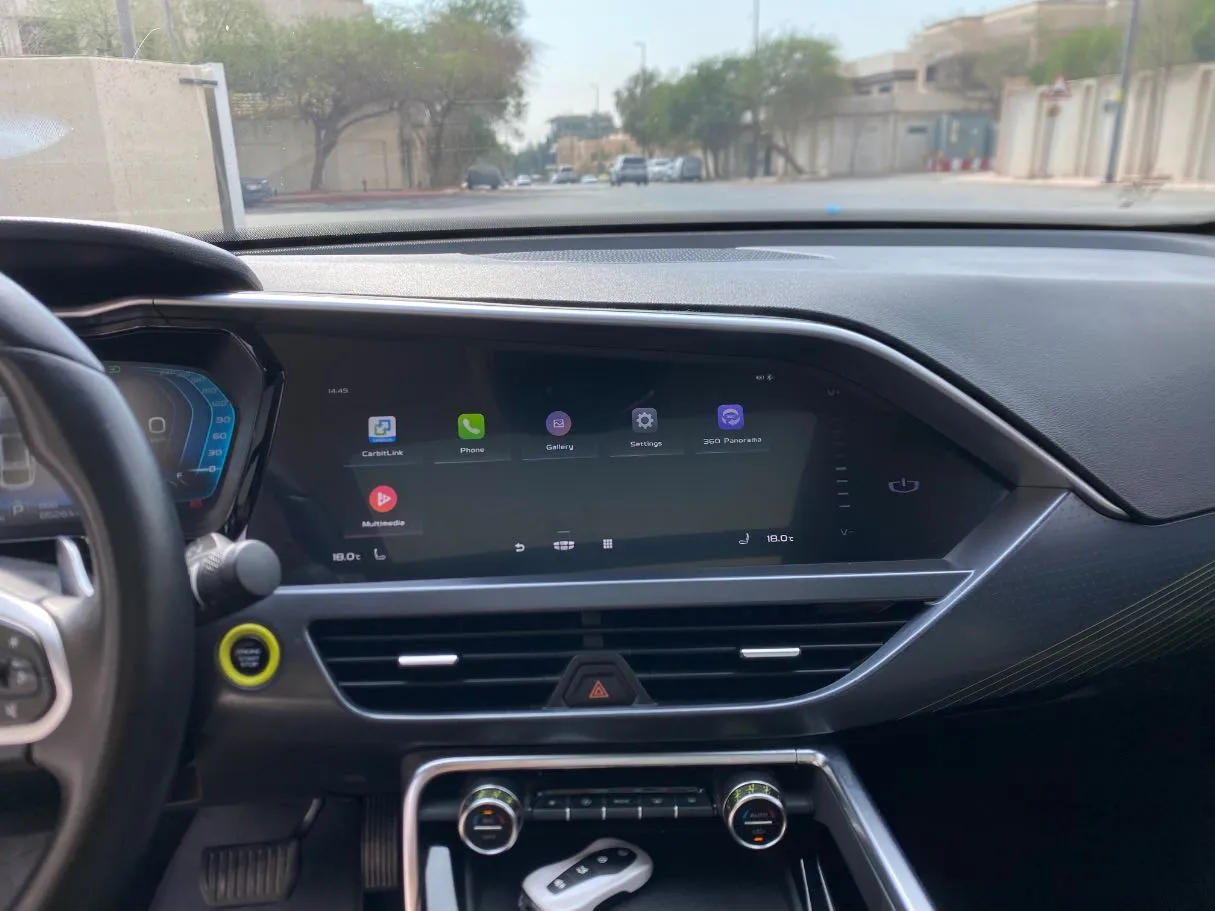 Car image 18