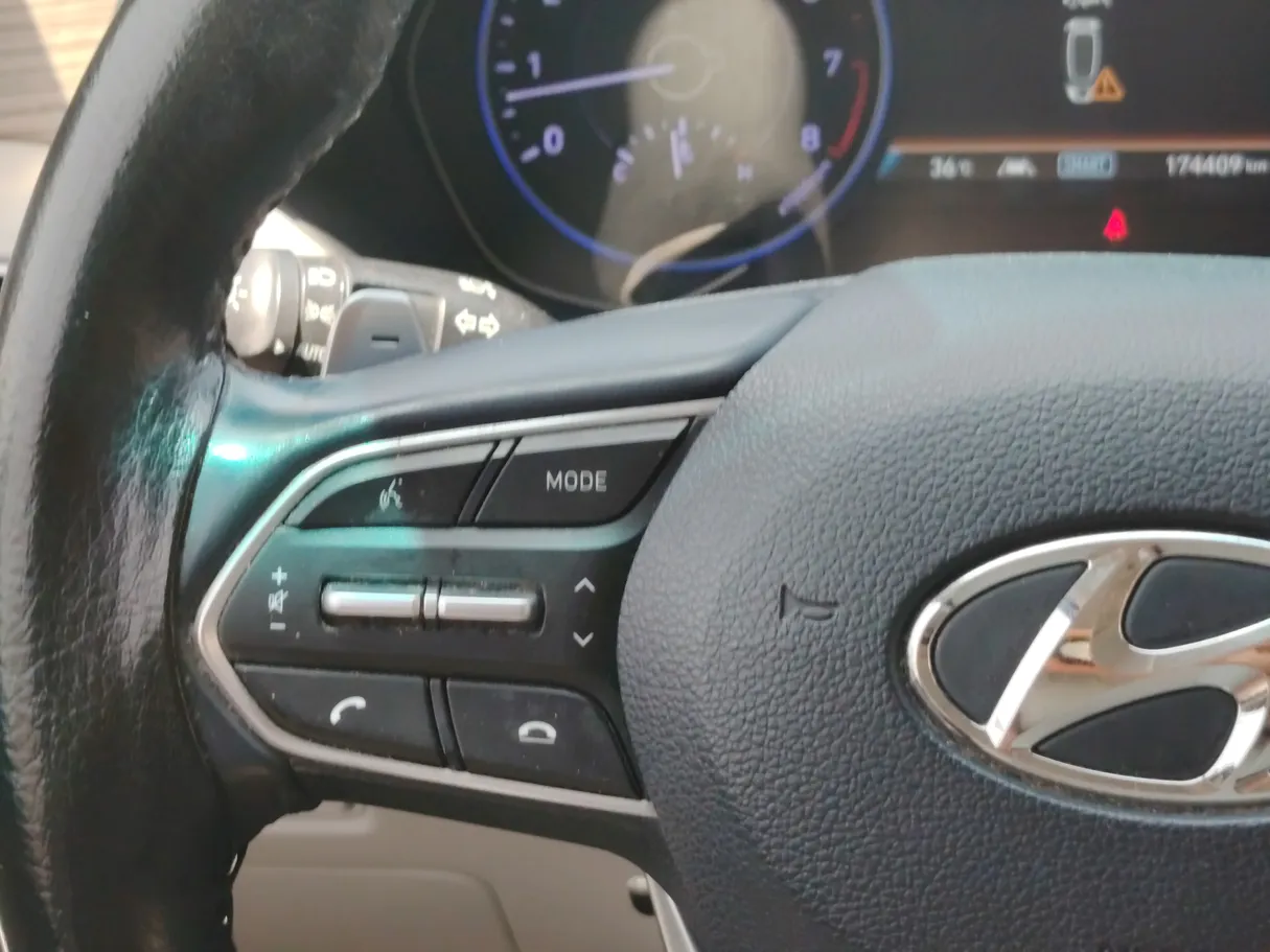 Car image 22