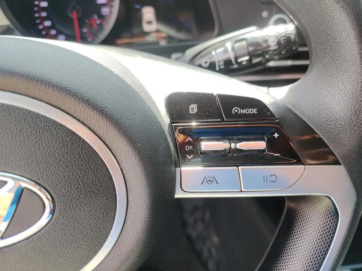 Car image 35