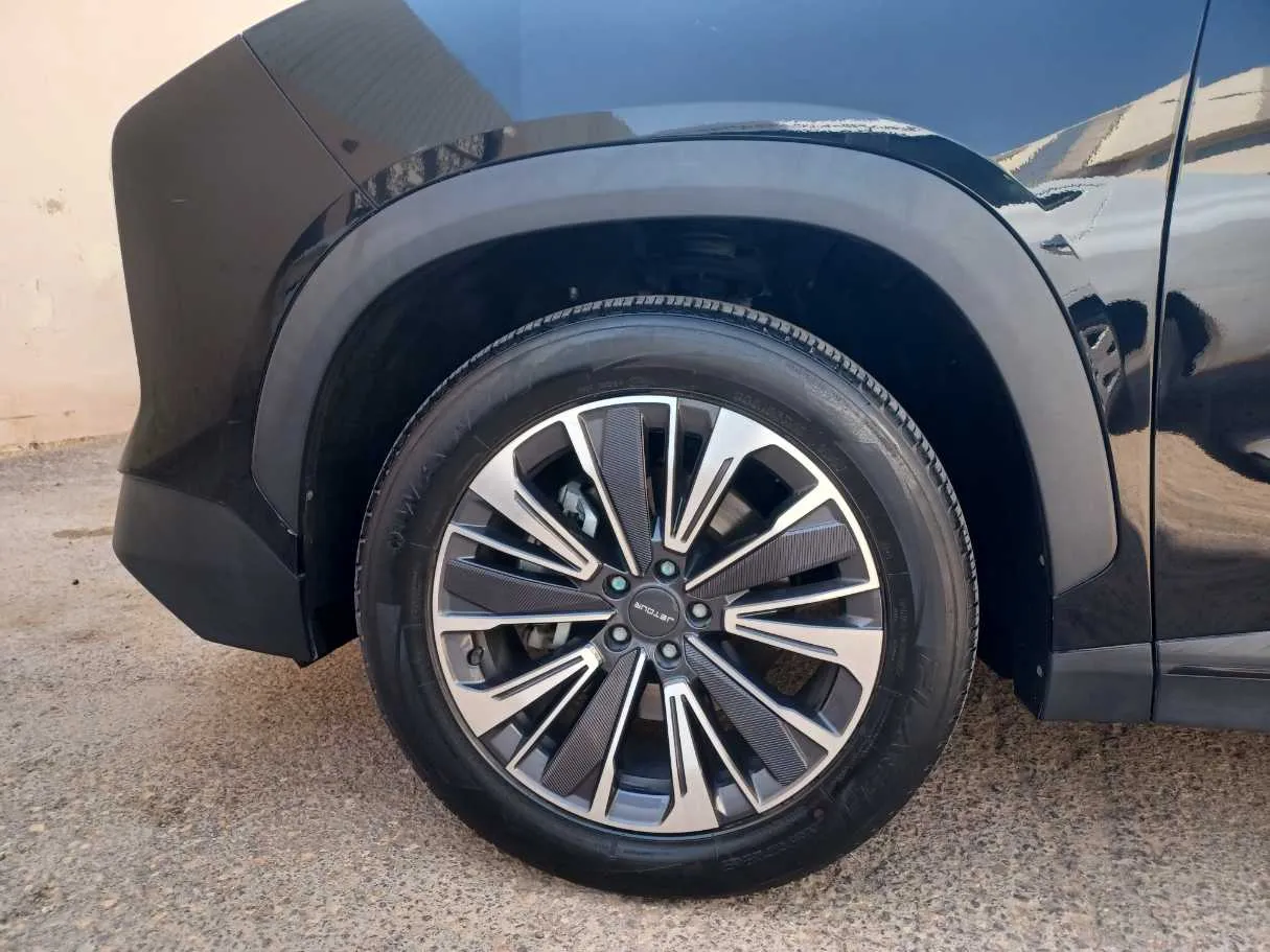 Car image 9