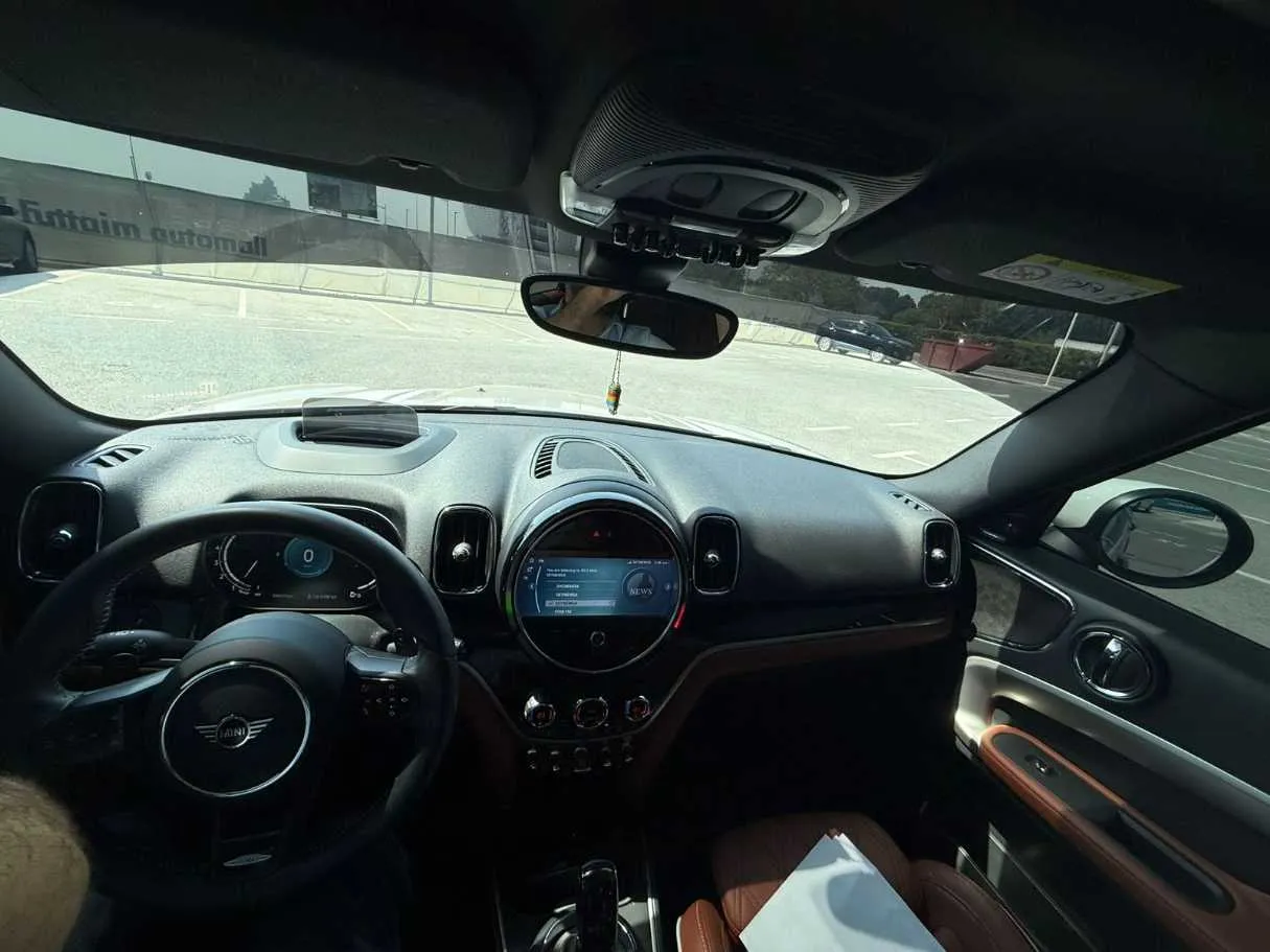 Car image 15