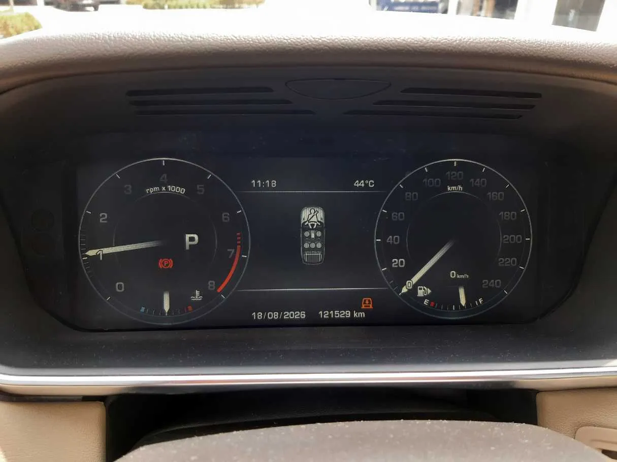 Car image 18