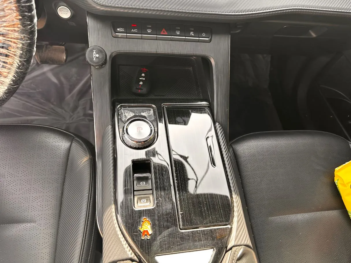 Car image 17