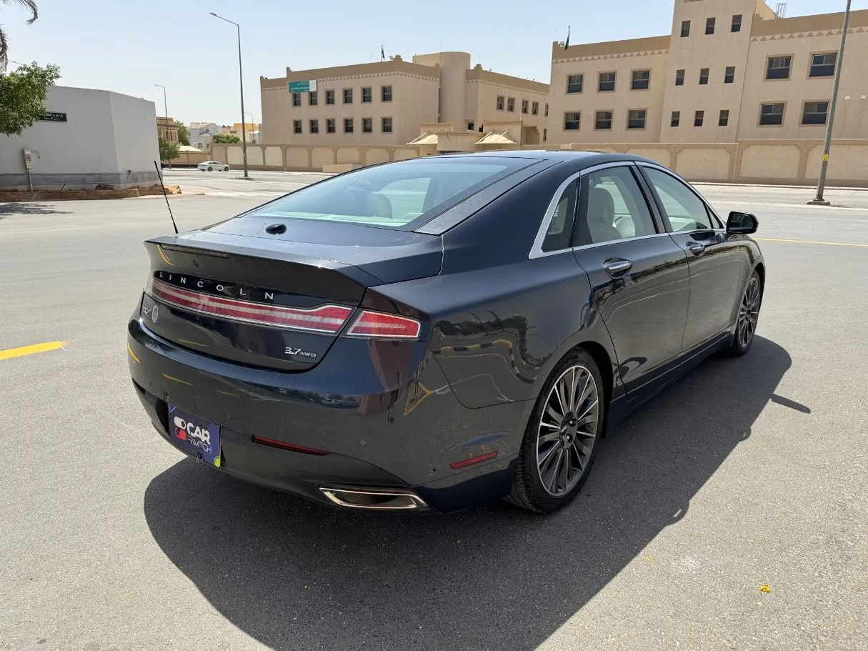Car image 5