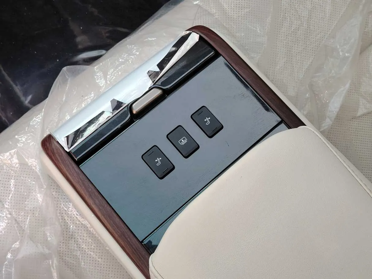 Car image 35