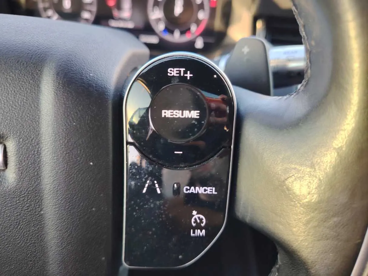 Car image 34
