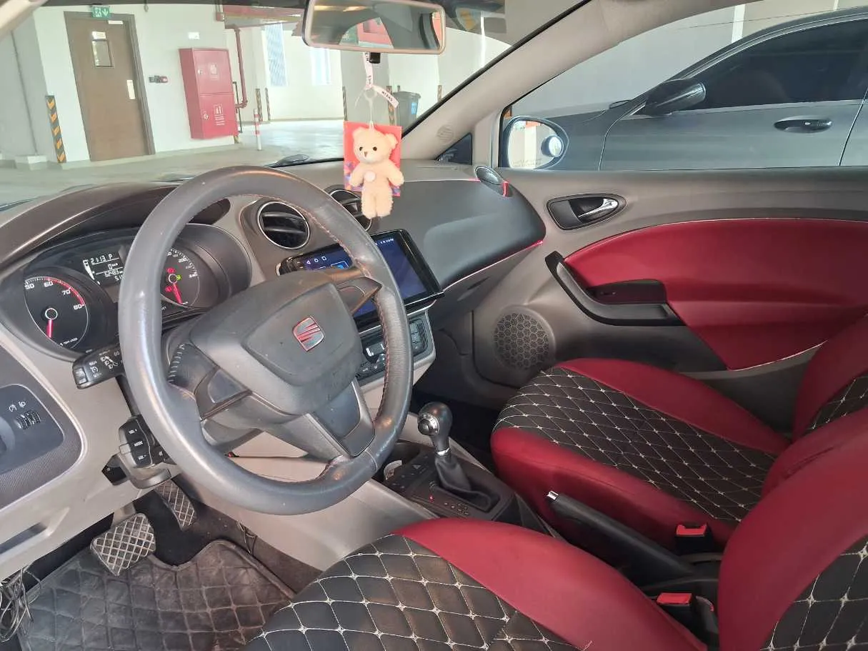 Car image 11