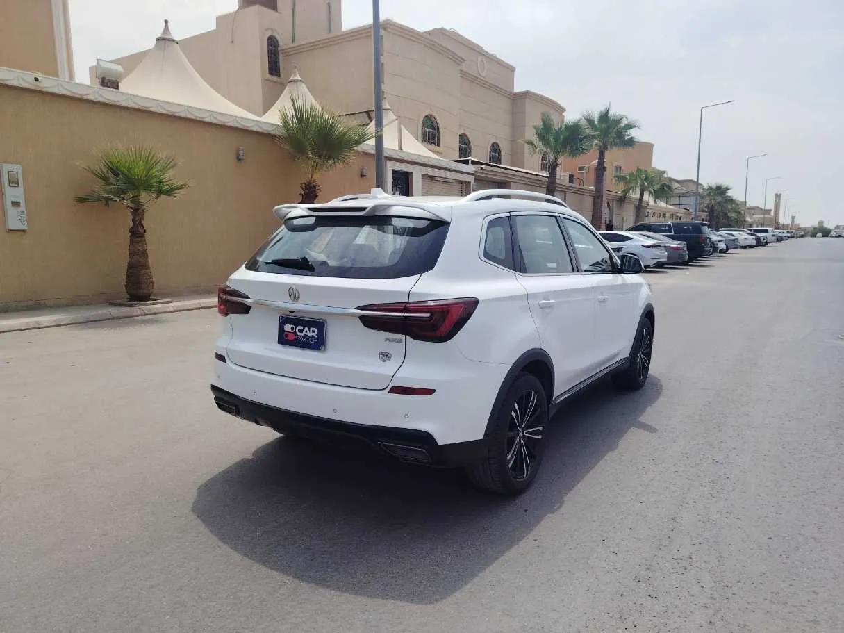 Car image 5