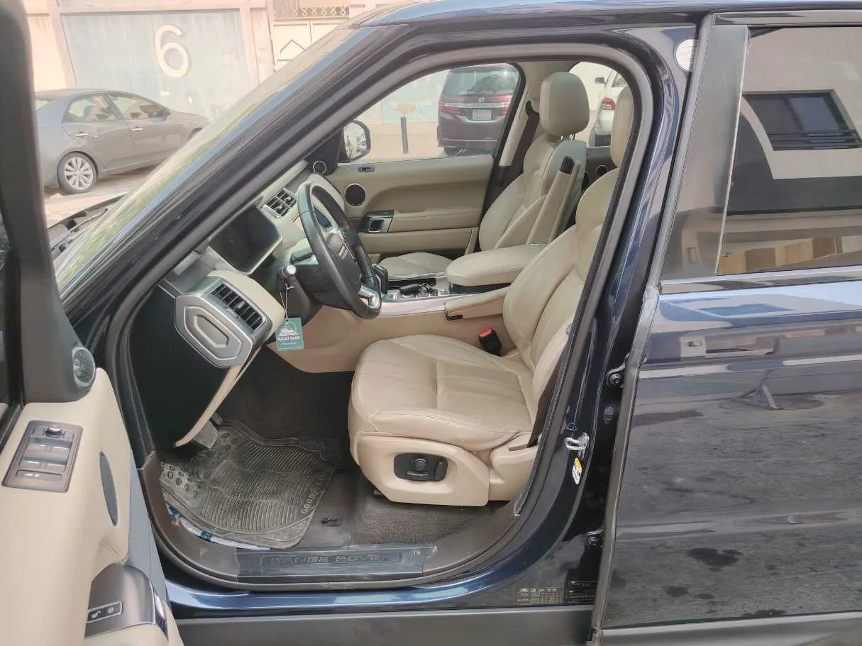 Car image 13