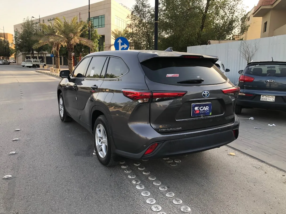 Car image 7