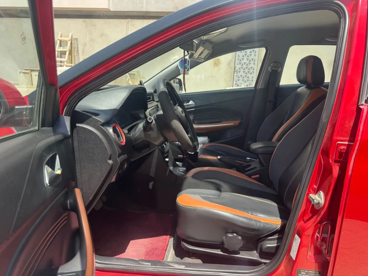 Car image 12