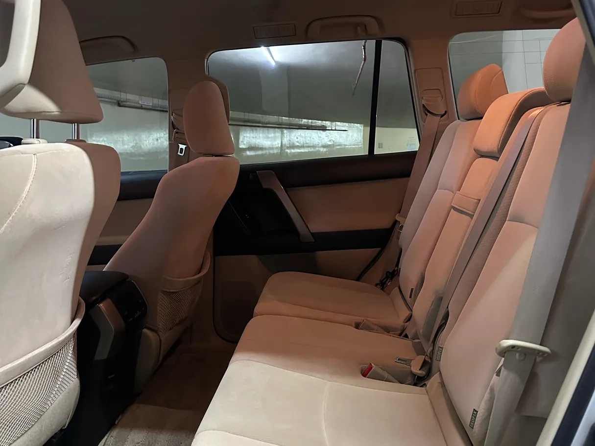 Car image 8