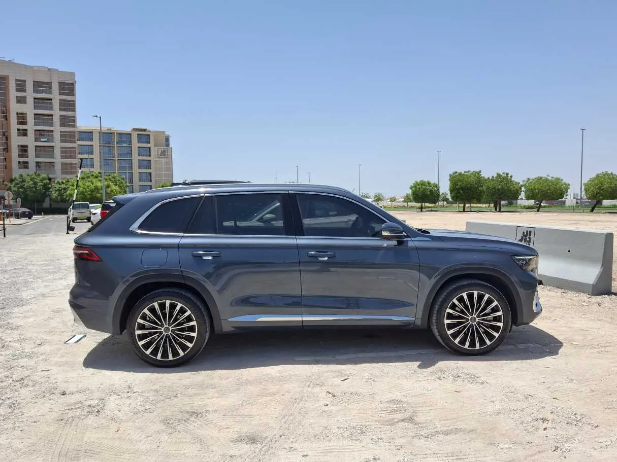 Car image 8