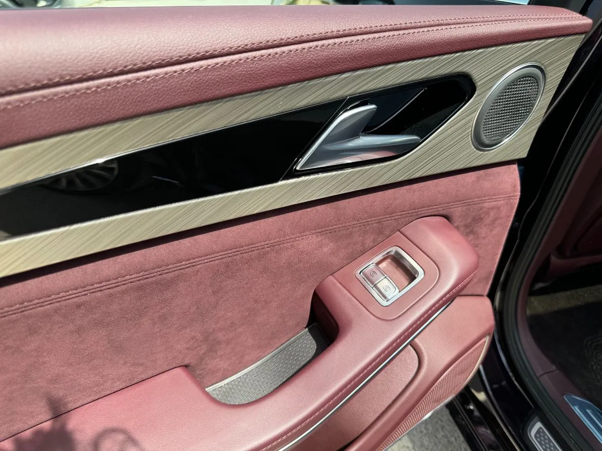 Car image 23