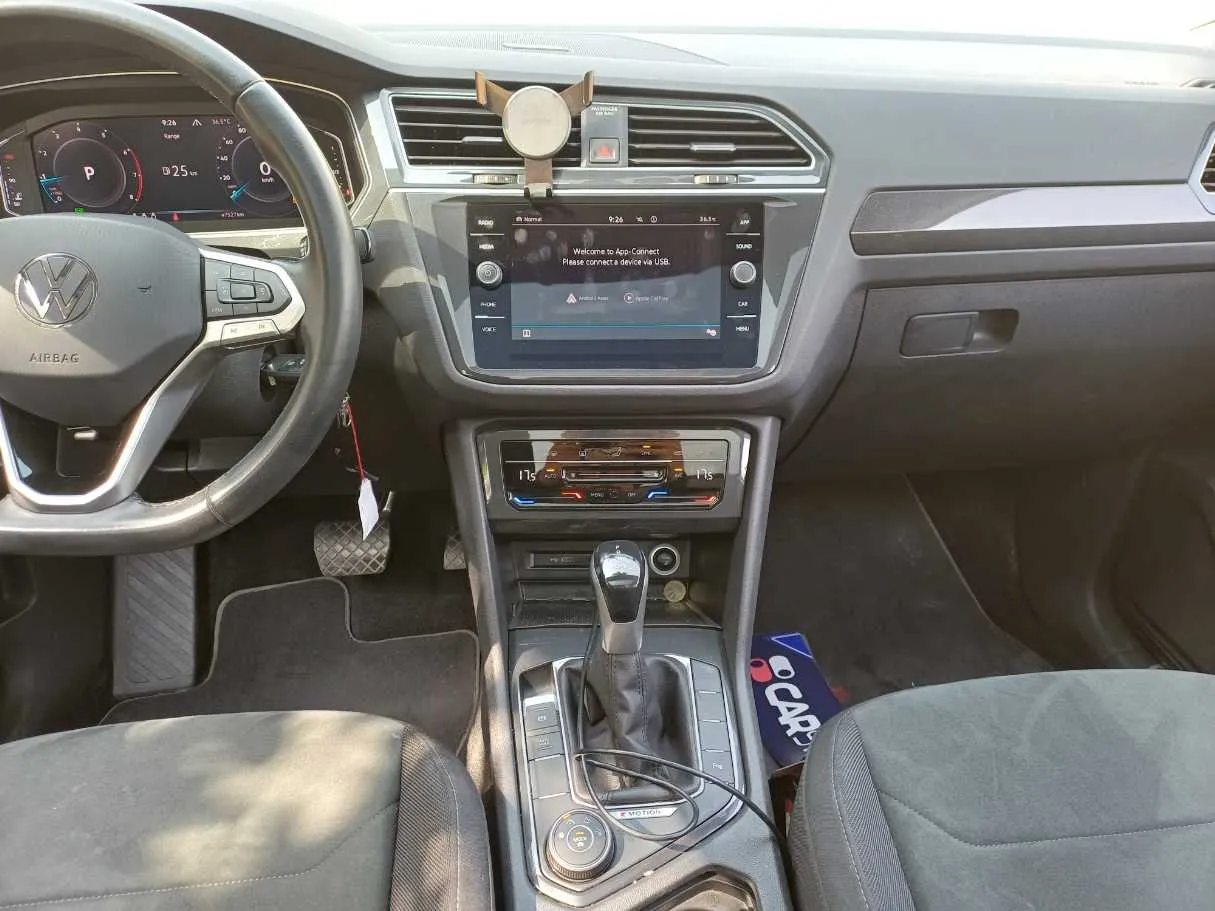 Car image 16